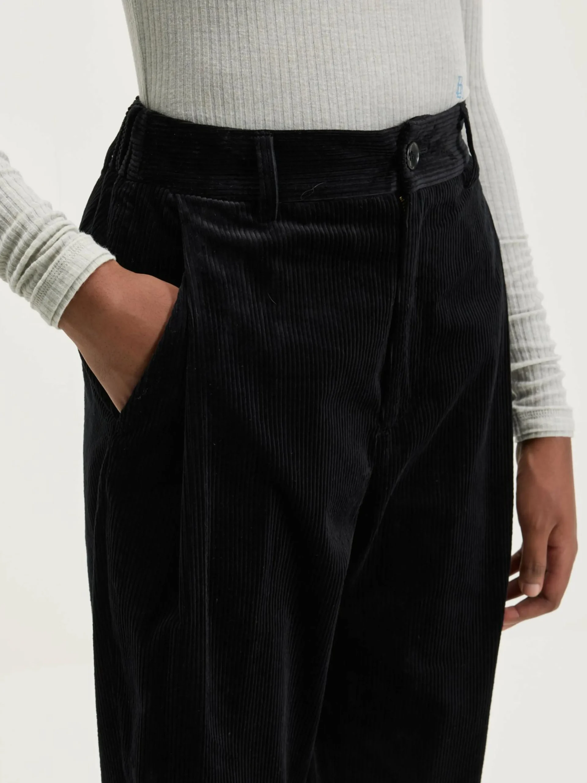 NICHOLSON & NICHOLSON Sand Boyfriend Corduroy Broek